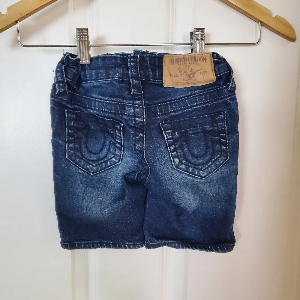 Toddler true religion distressed deni shorts.‎ Size 2T.